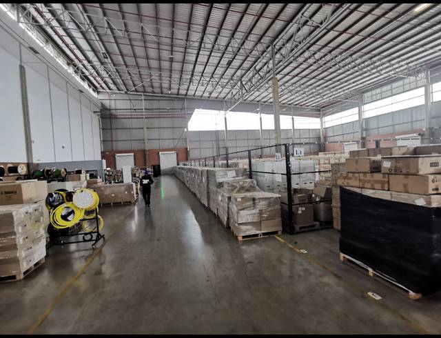 9,725M² WAREHOUSE TO LET IN STERKFONTEIN AH